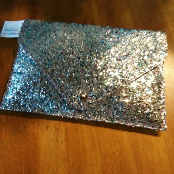 FREE WITH PURCHASE from Closet - Picture 2 of 2